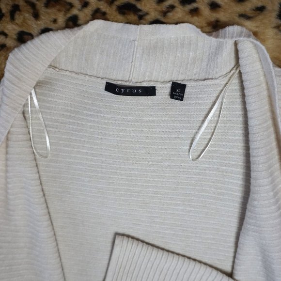 Cyrus open cardigan like new - Picture 4 of 6